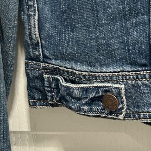 LIKE NEW! Women's American Eagle Short Jean Jacket - Small - Picture 6 of 9